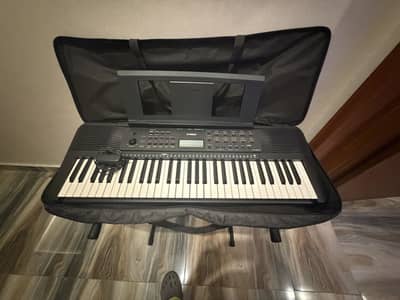 Yamaha PSR E273 {Price Negotiable}