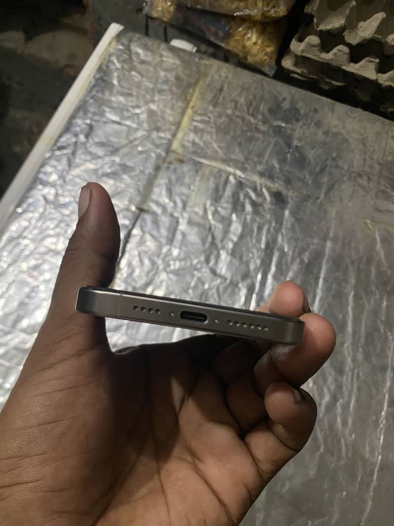 Apple iPhone 15 Pro Max 3