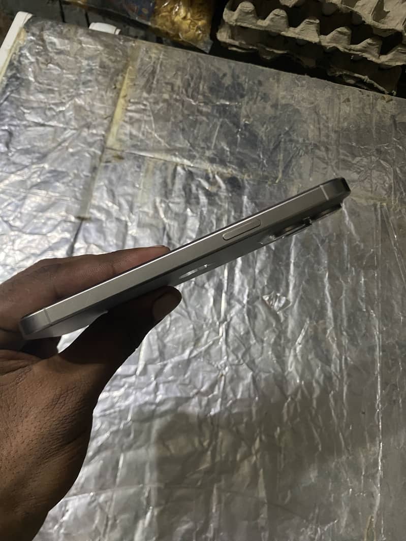 Apple iPhone 15 Pro Max 4