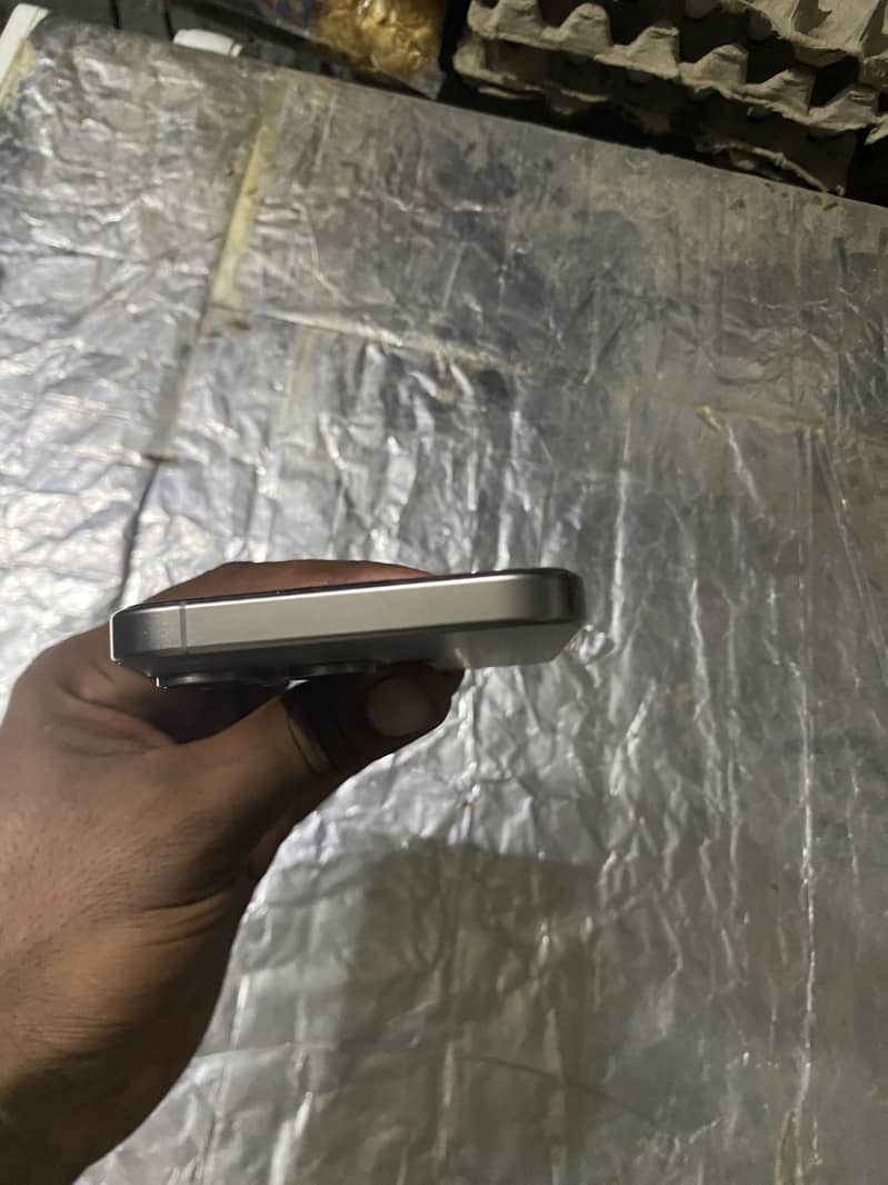 Apple iPhone 15 Pro Max 5
