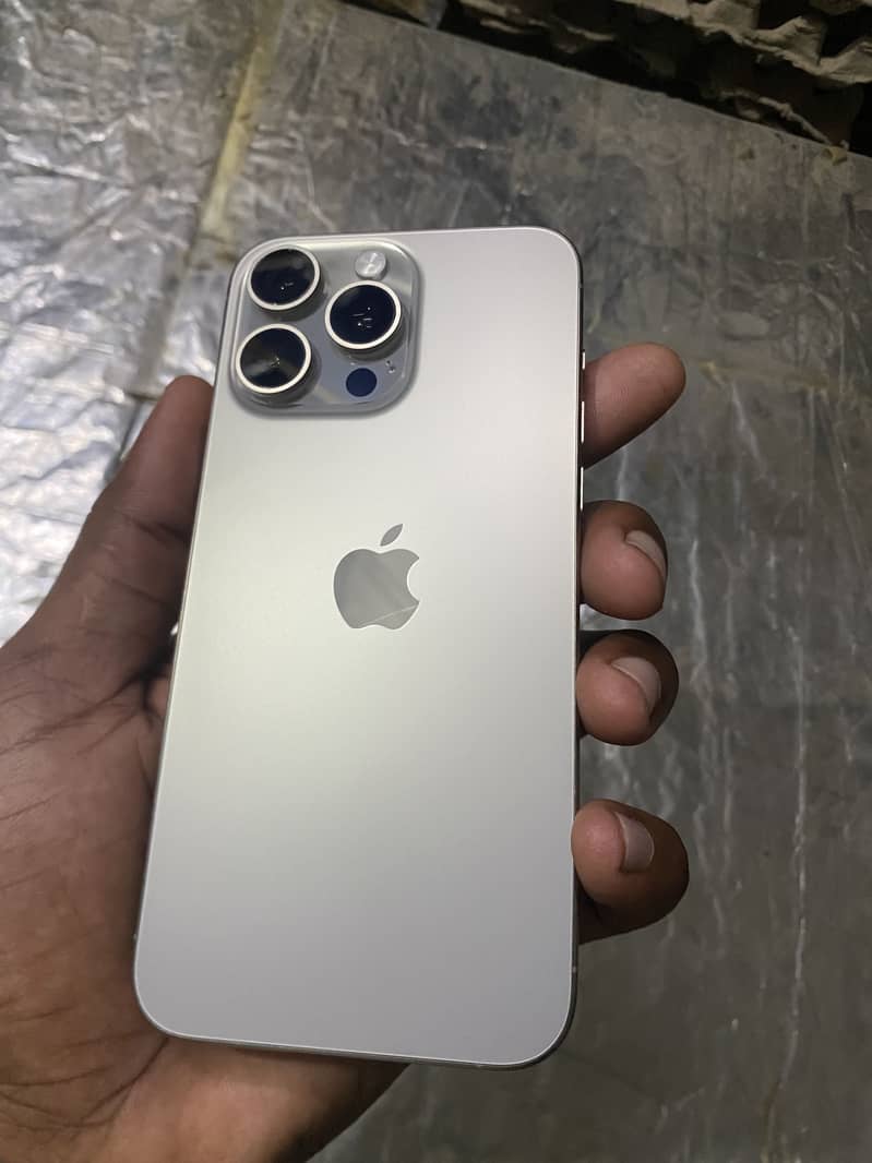 Apple iPhone 15 Pro Max 6