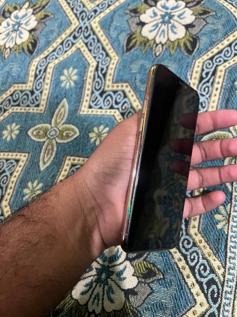 Apple iPhone 11 Pro 2