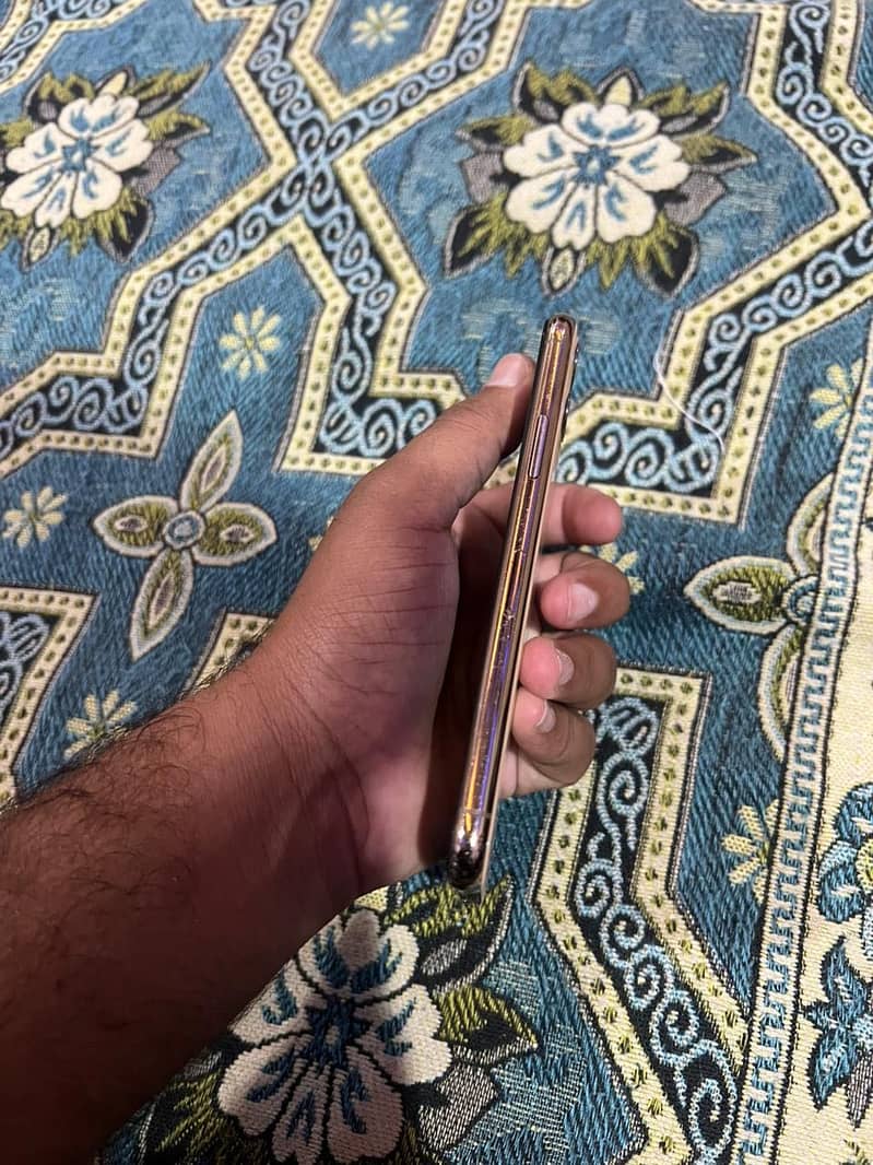 Apple iPhone 11 Pro 4