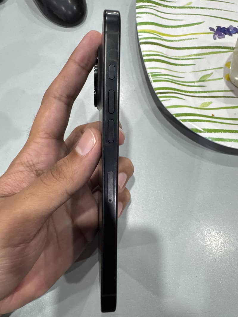 Iphone 16 pro max 3