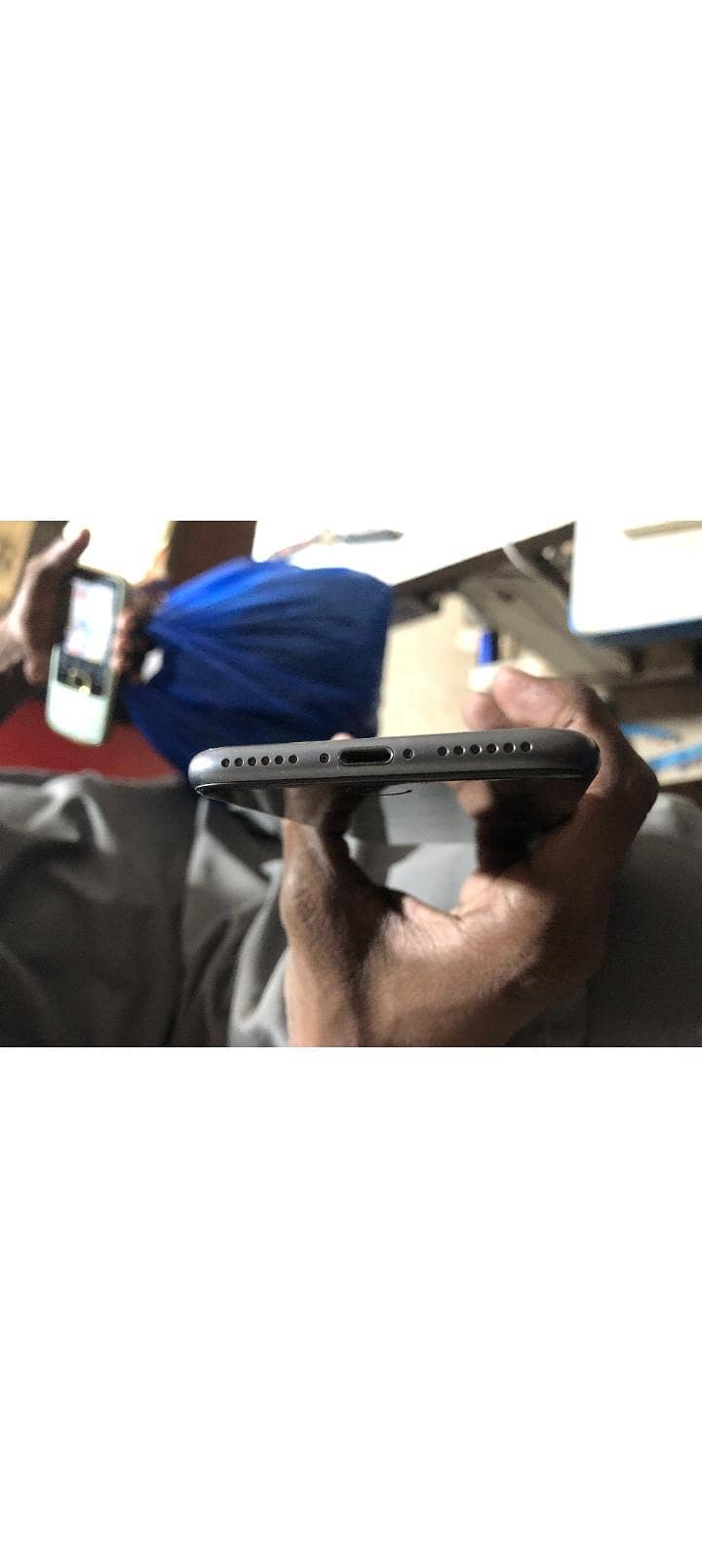 Apple iPhone 8 3