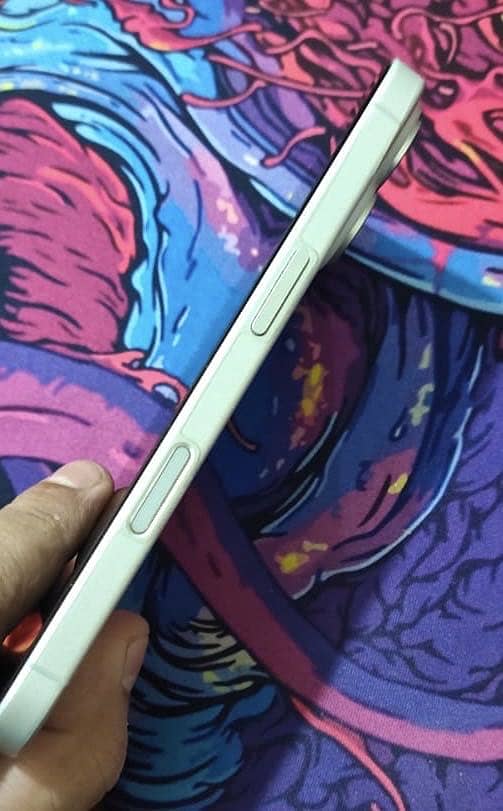 Apple iPhone 16 2