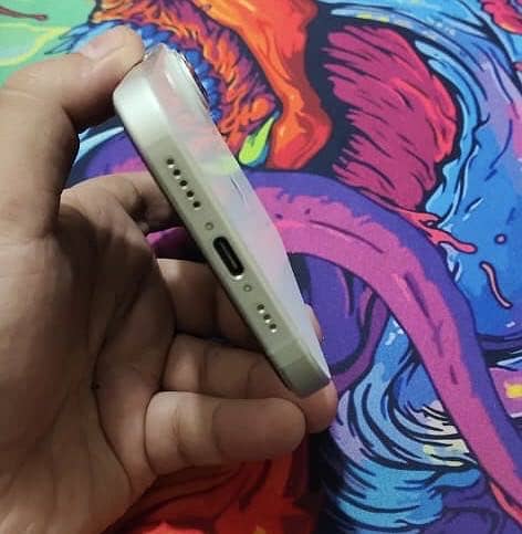 Apple iPhone 16 4