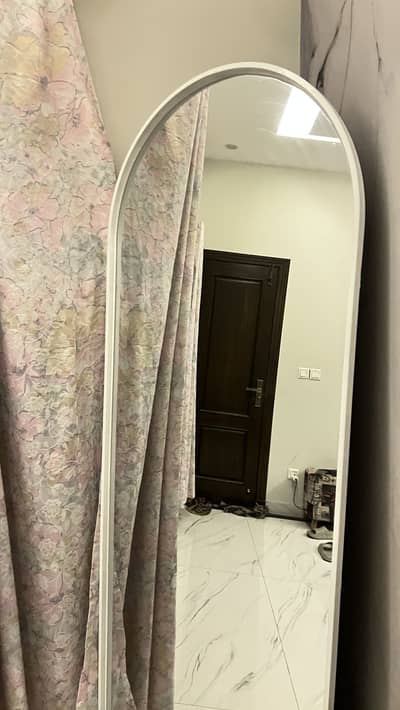 Standing mirror