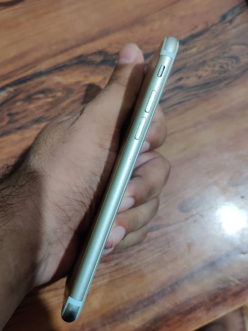 Apple iPhone 7 2
