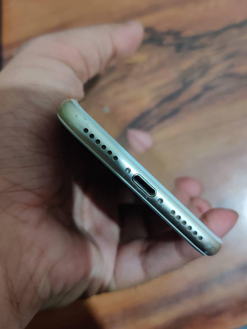 Apple iPhone 7 4