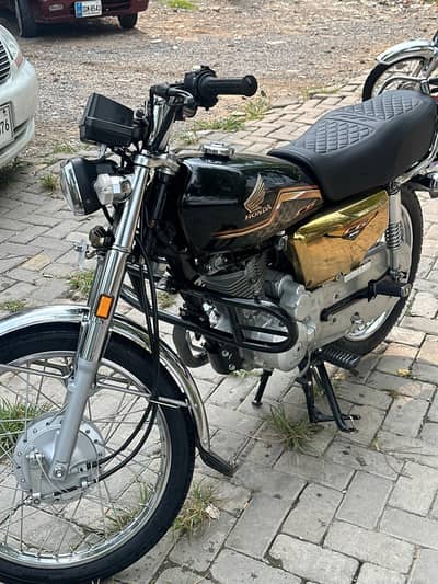 Honda 125 (Special Edition Golden) 2024