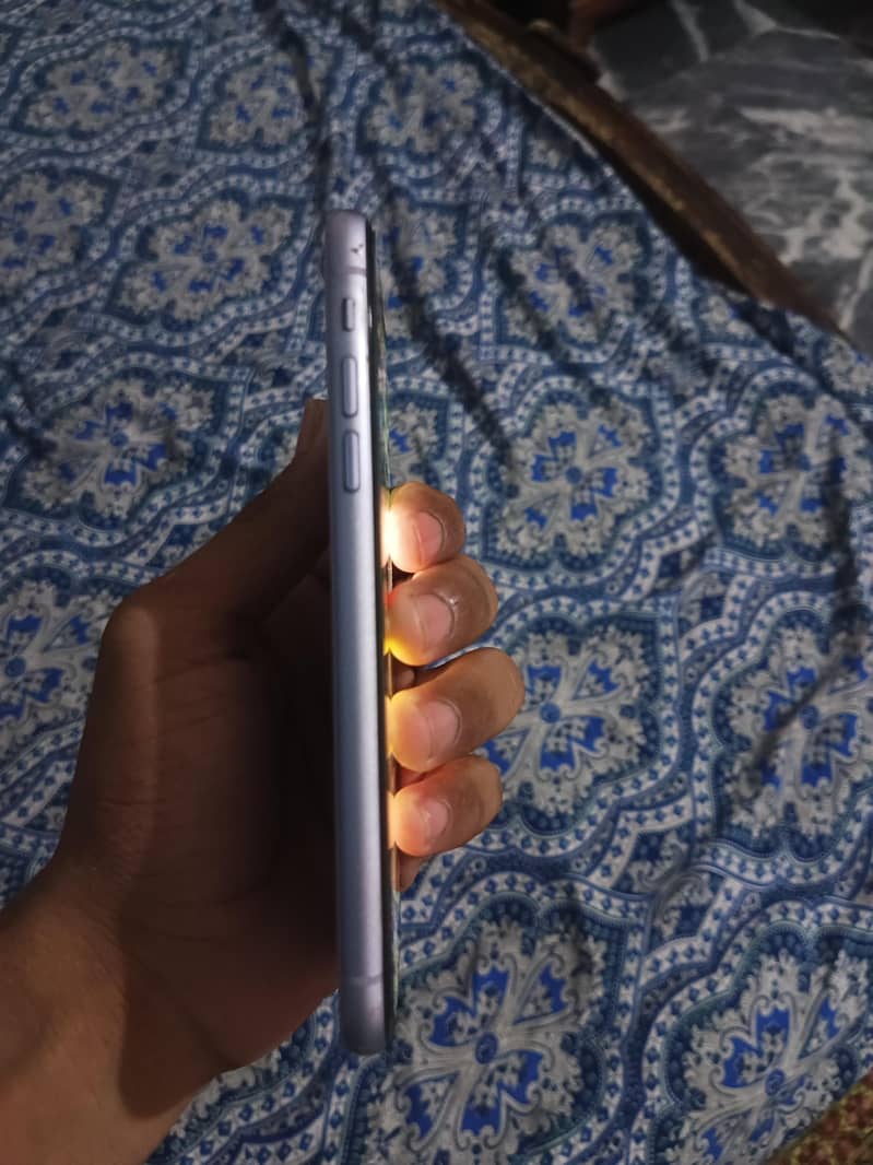 Apple iPhone 11 3