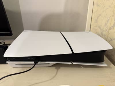Sony playstation 5 disc edition Uk/UAE version // 2 controllers