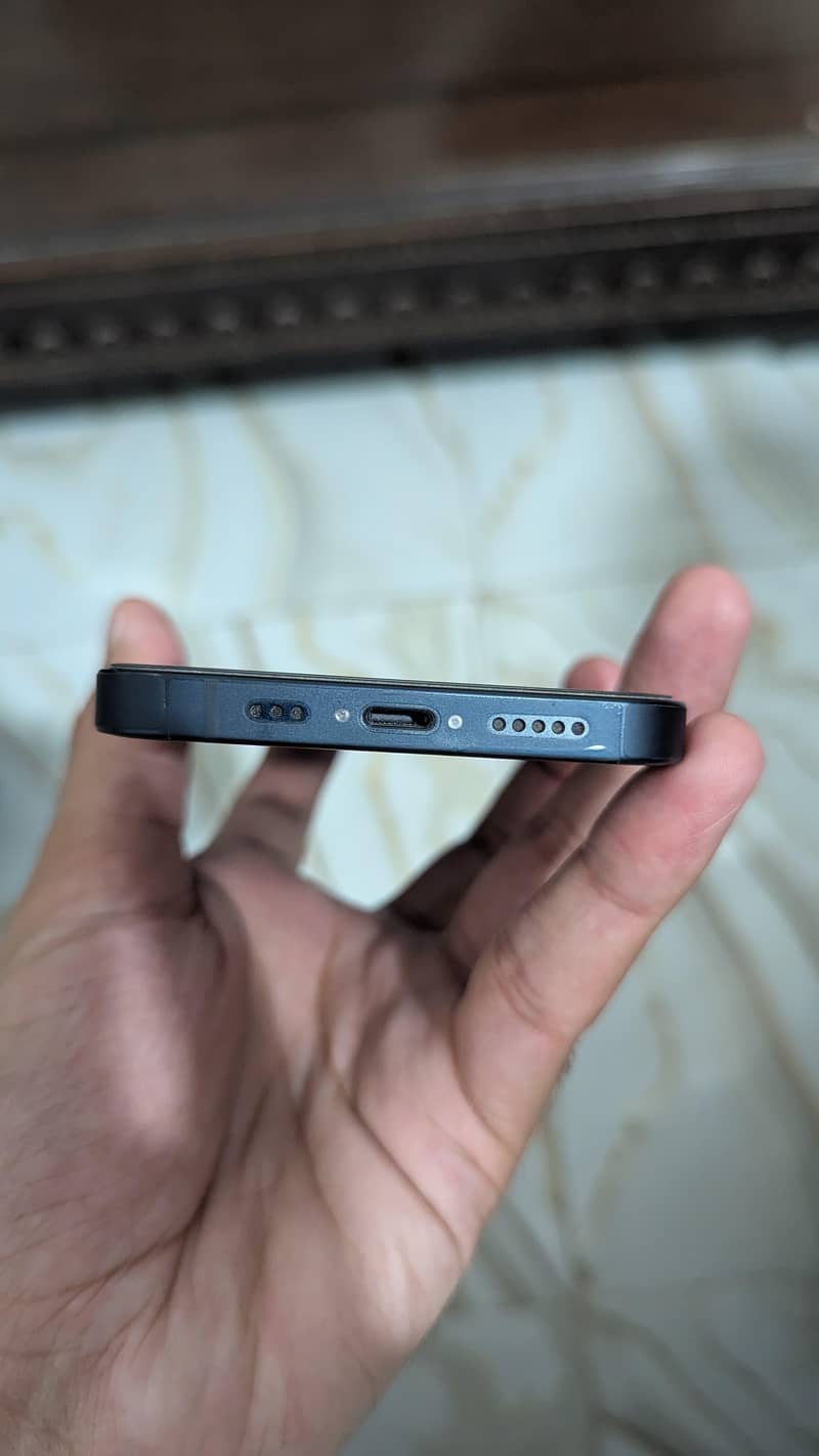 Apple iPhone 13 2