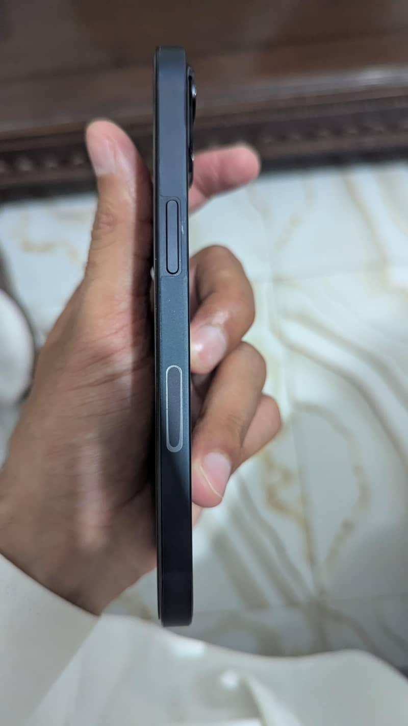 Apple iPhone 13 5