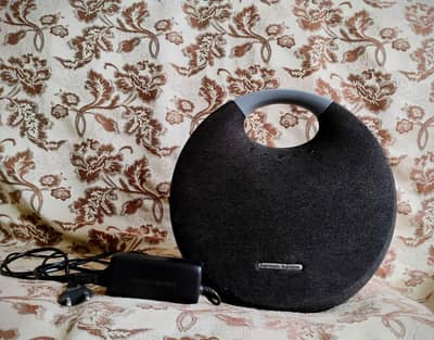 Harman kardon Onyx studio 5 (With original Power supply)