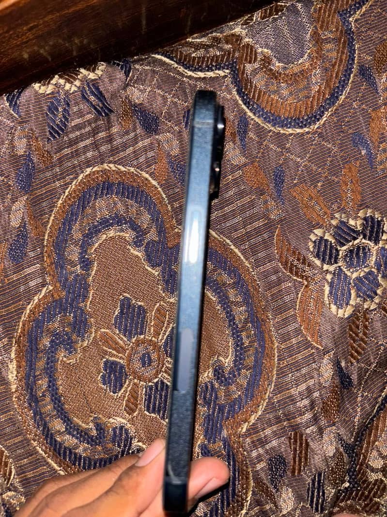 Apple iPhone 13 2