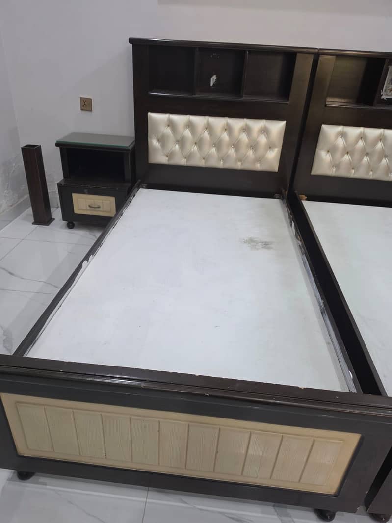 Single beds 0