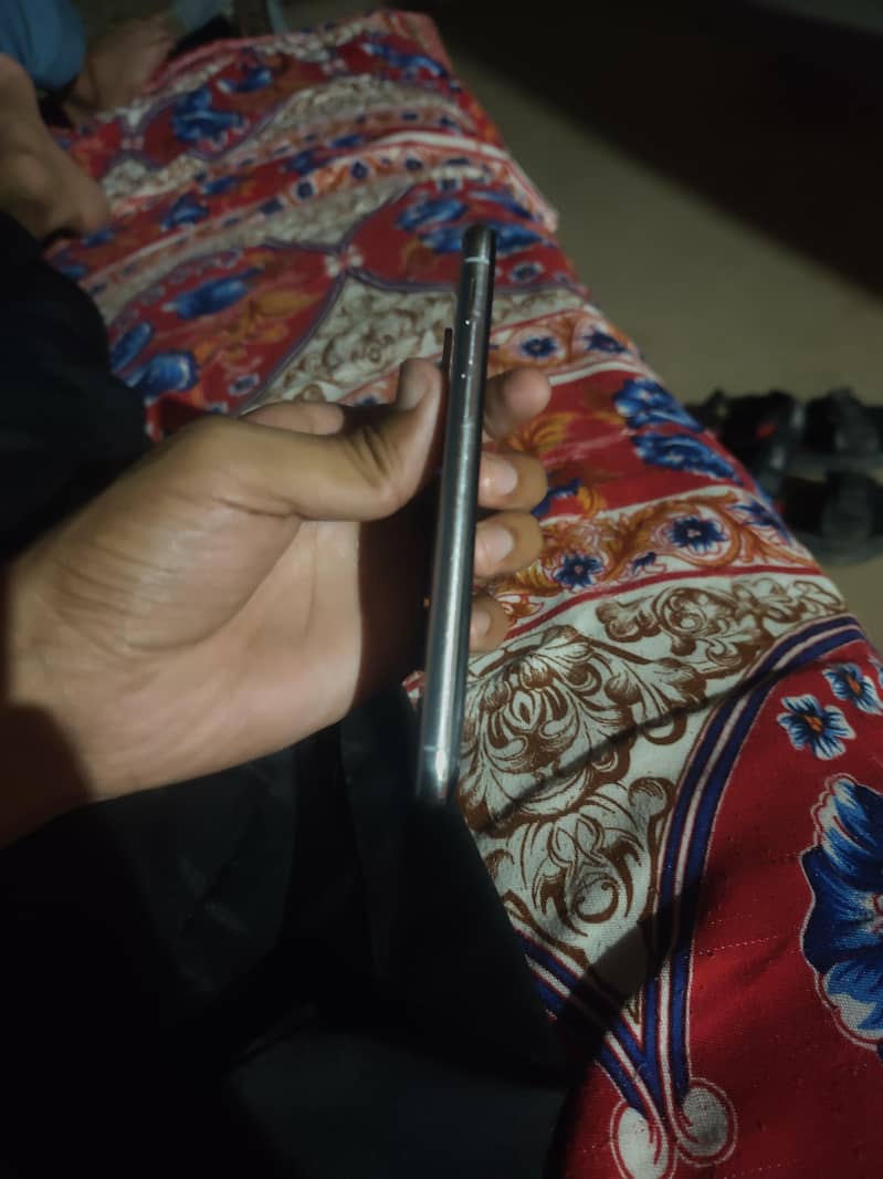 Apple iPhone X 3