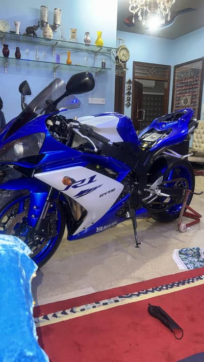 YAMAHA R1 (AZAD)