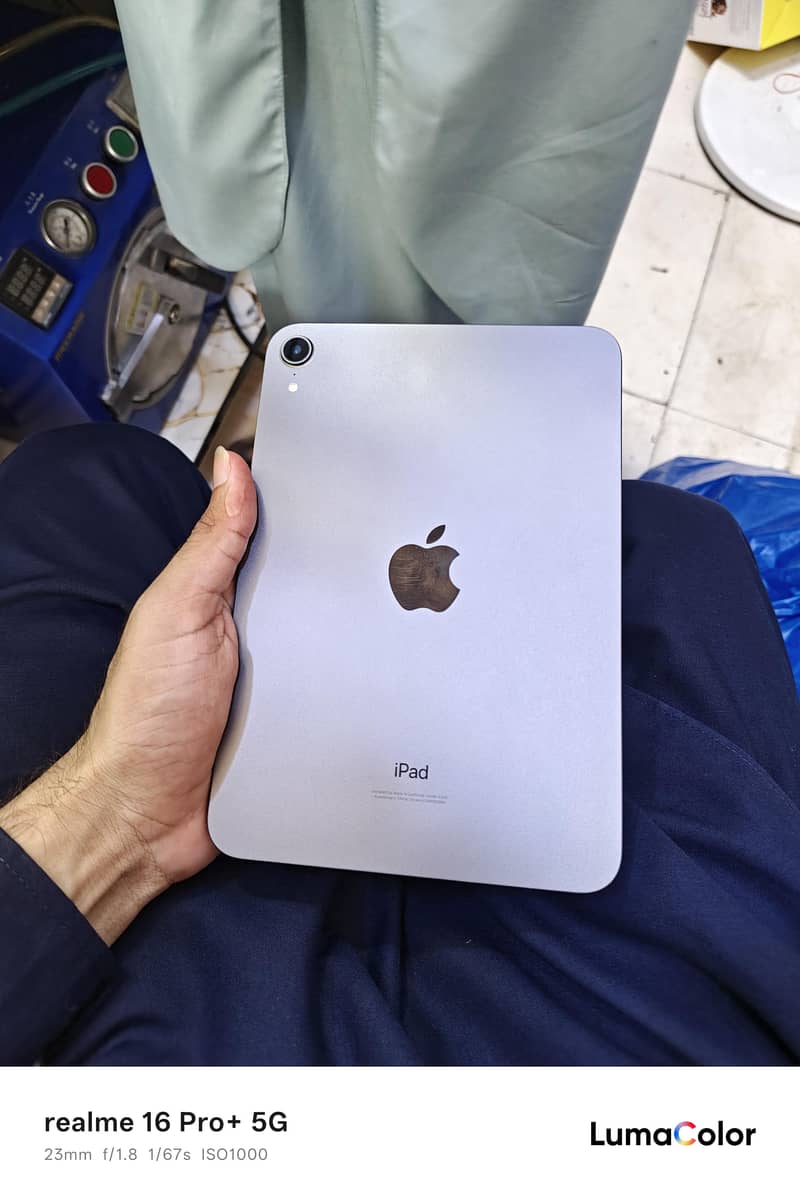 ipad mini 6 with box 0