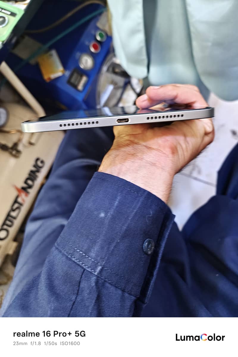 ipad mini 6 with box 1