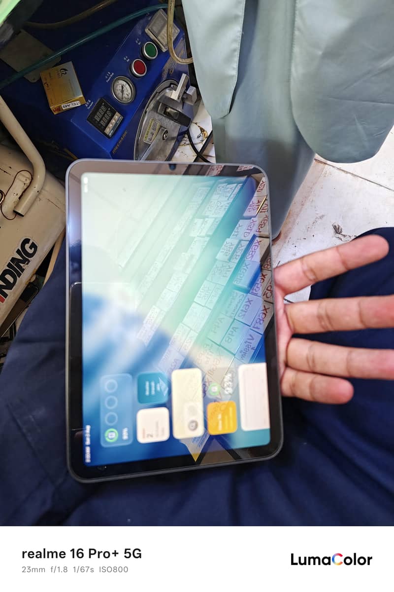 ipad mini 6 with box 2