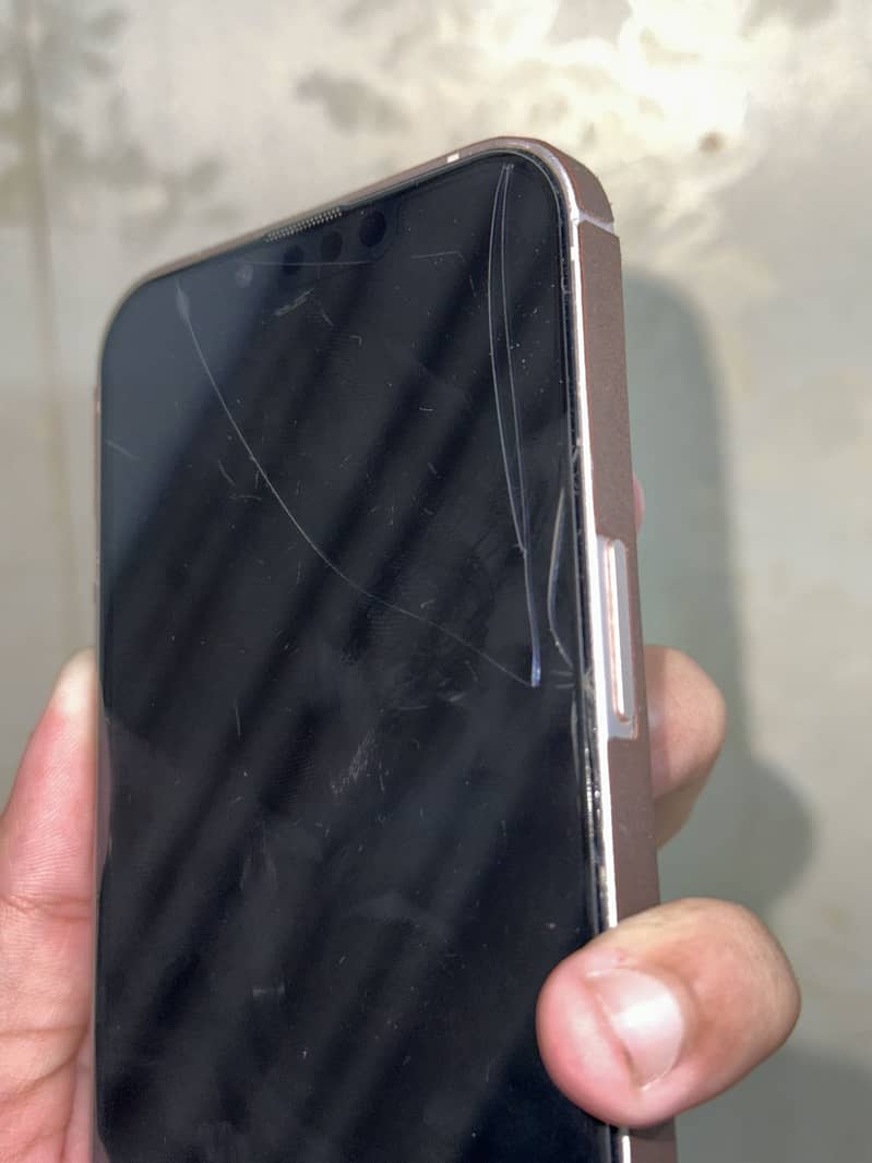 Iphone 13 4