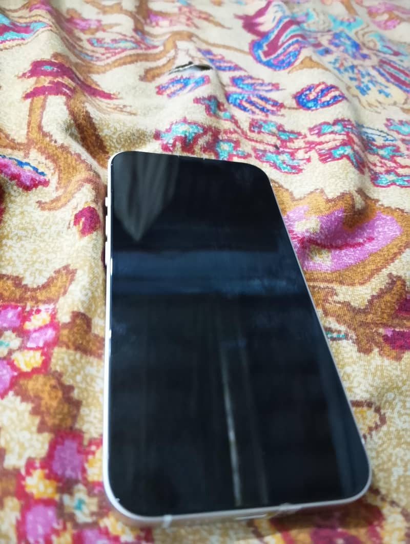Apple iPhone 13 2
