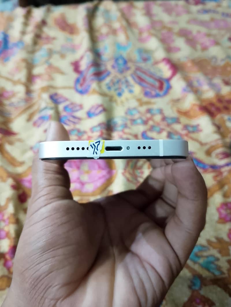 Apple iPhone 13 6