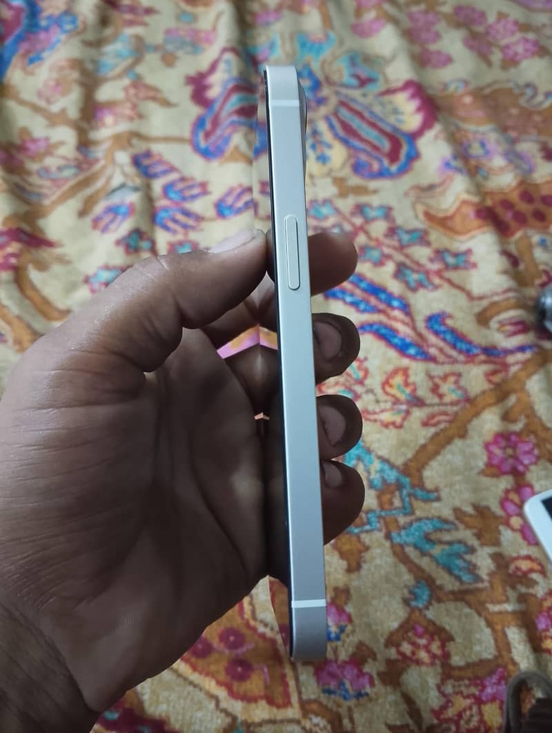 Apple iPhone 13 9