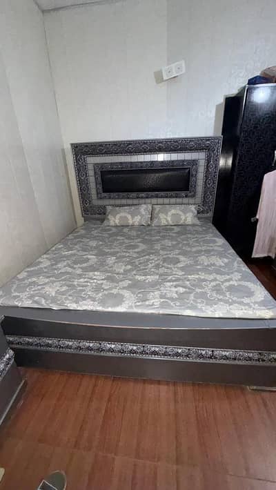 mastarbed and dressing table