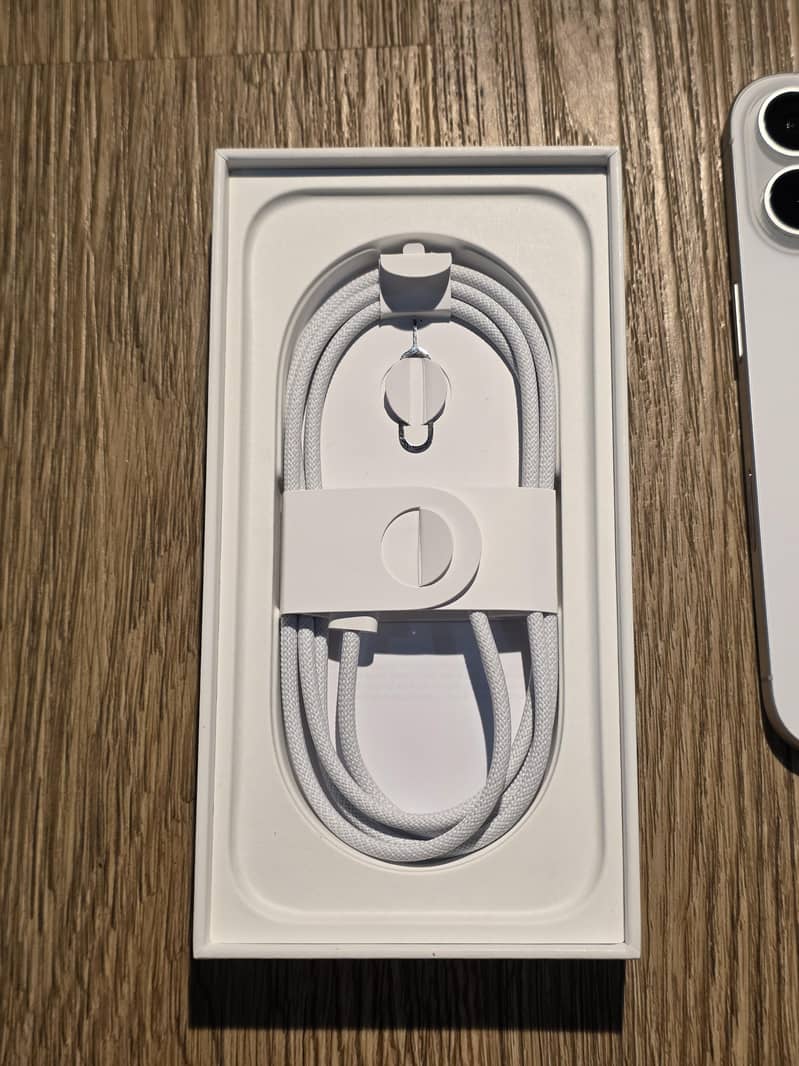 Apple iPhone 16 2