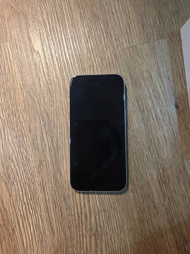 Apple iPhone 16 3