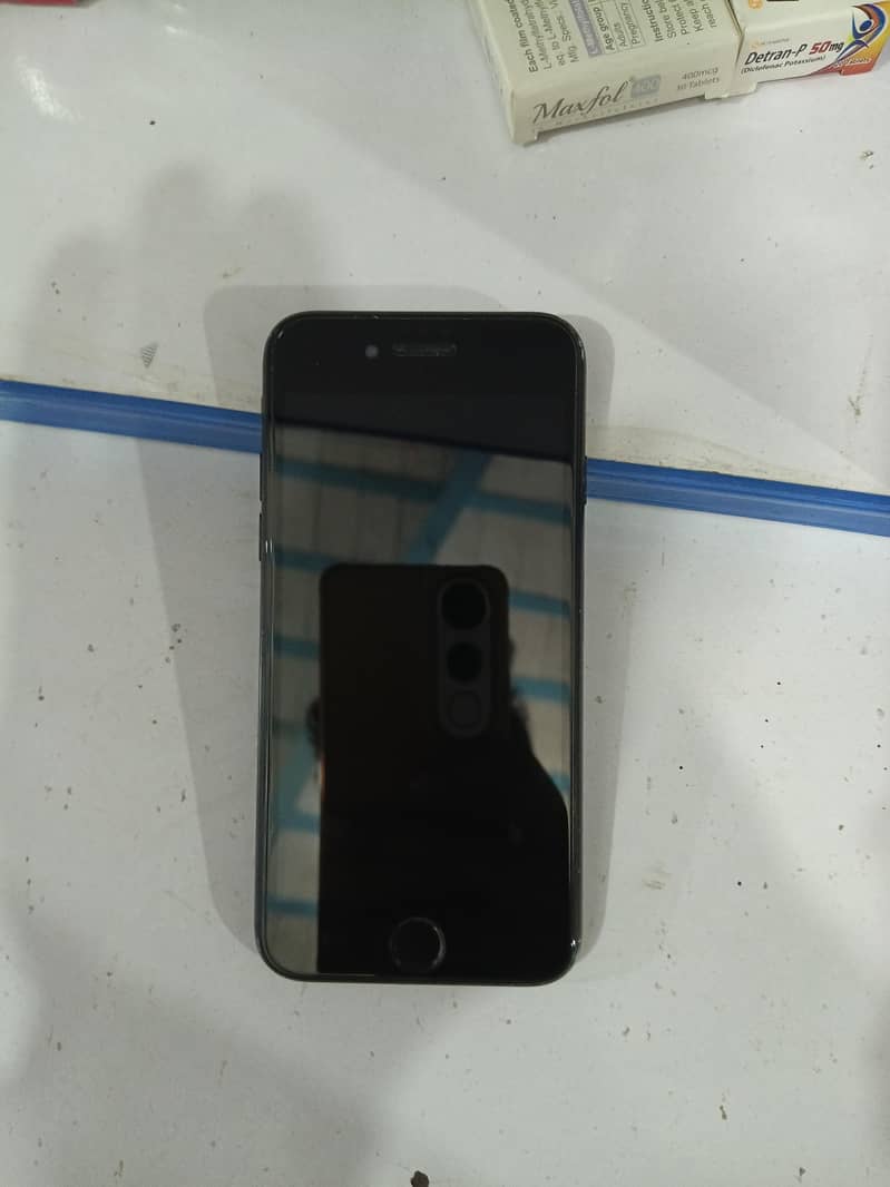Apple iPhone 7 0
