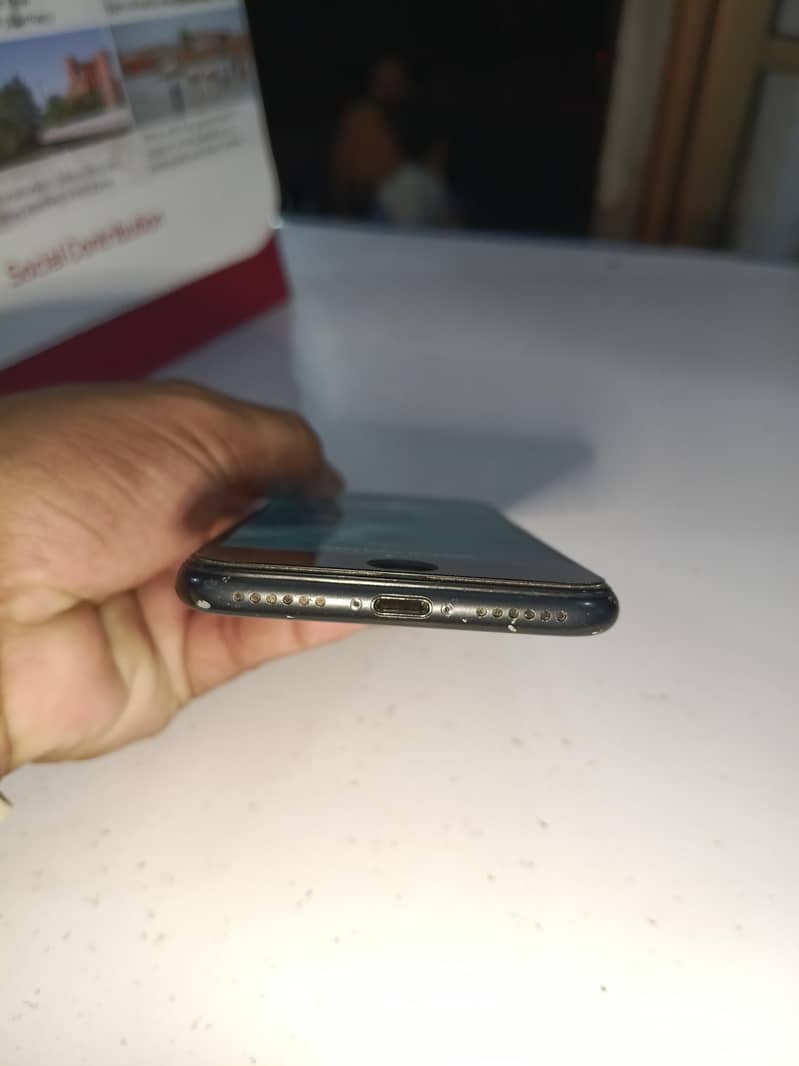 Apple iPhone 7 4