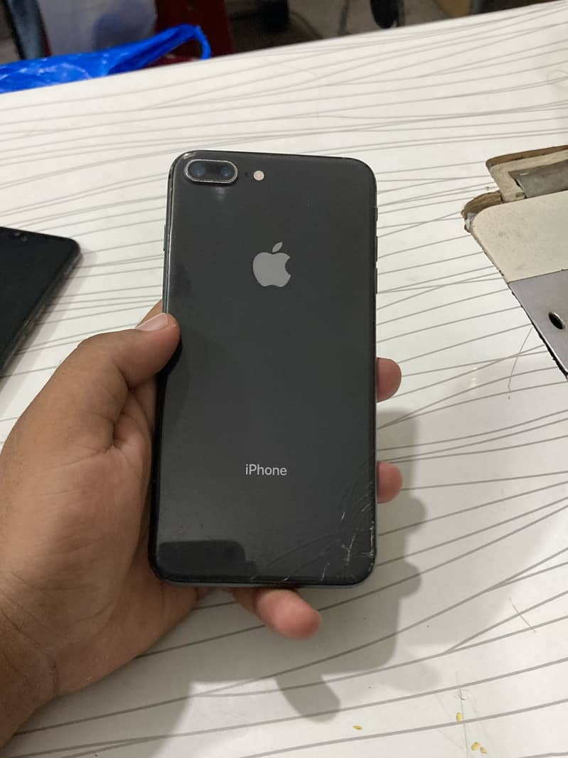 Apple iPhone 8 Plus 0