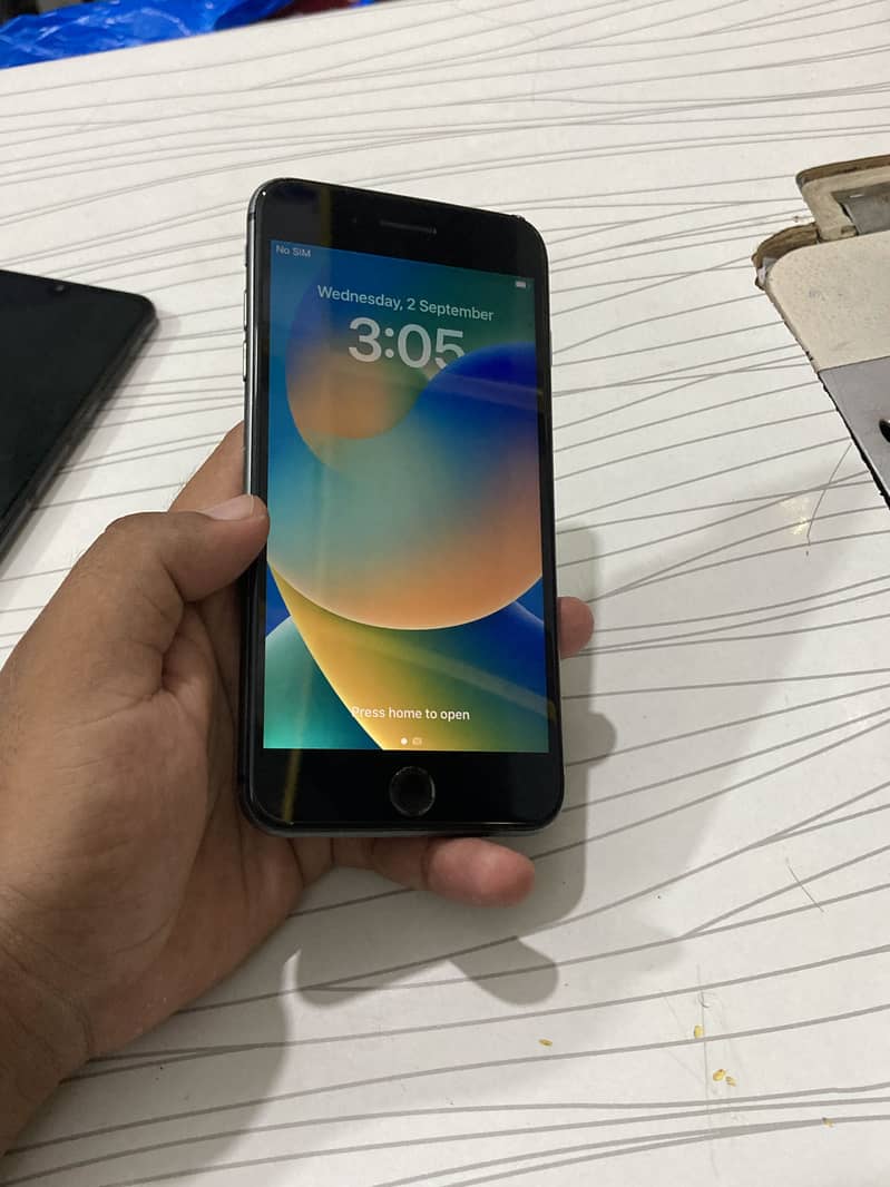 Apple iPhone 8 Plus 1