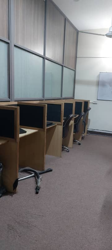 Full Furnished Office 40 + Seting All Fsalities Good Location