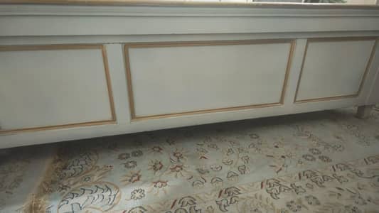 Elegant White & Gold 4-Piece Bedroom Set
