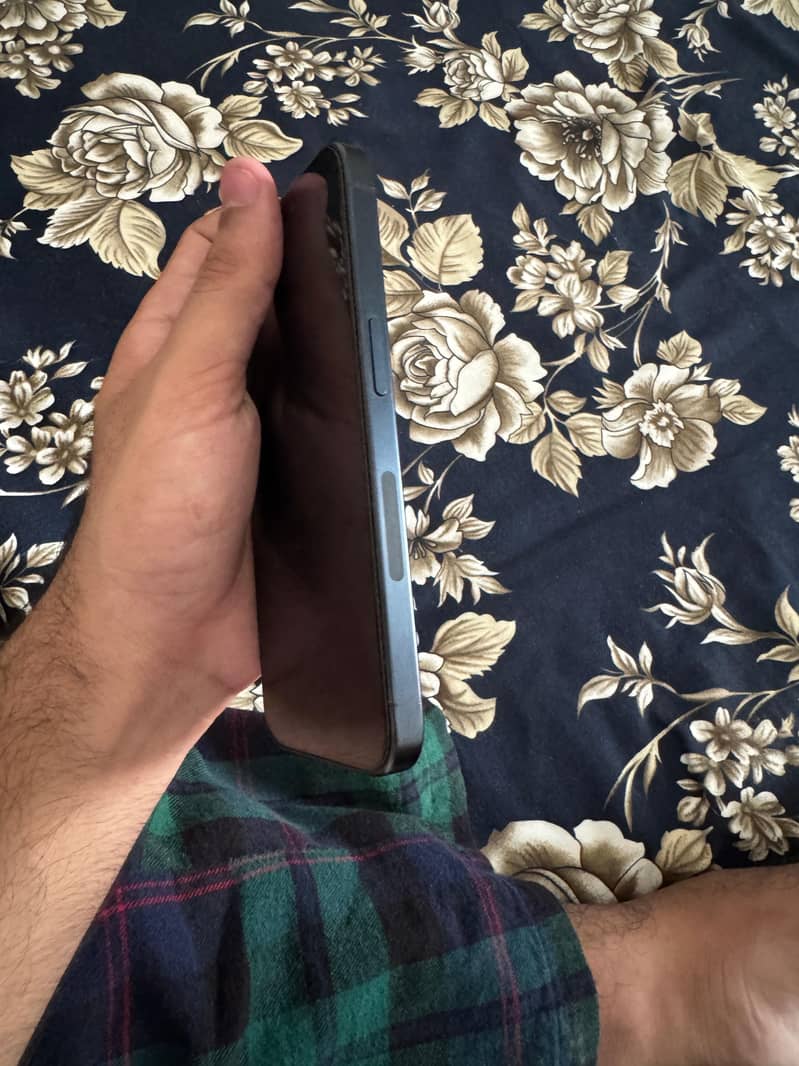 Apple iPhone 15 Pro 3