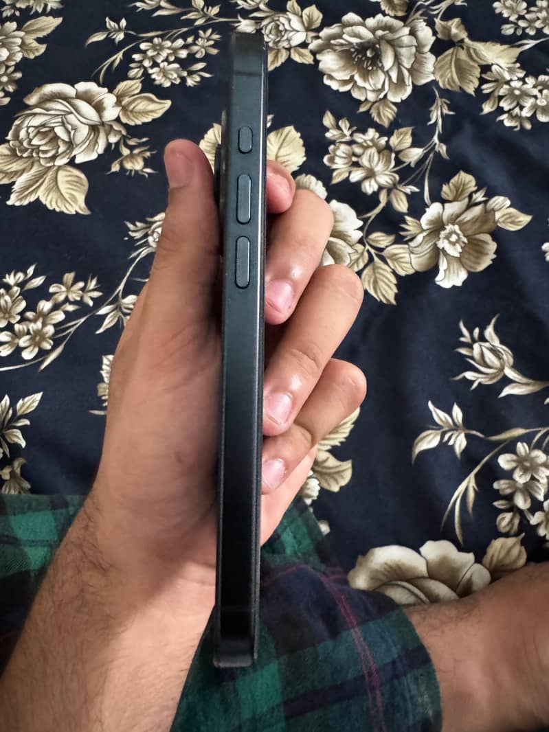 Apple iPhone 15 Pro 4