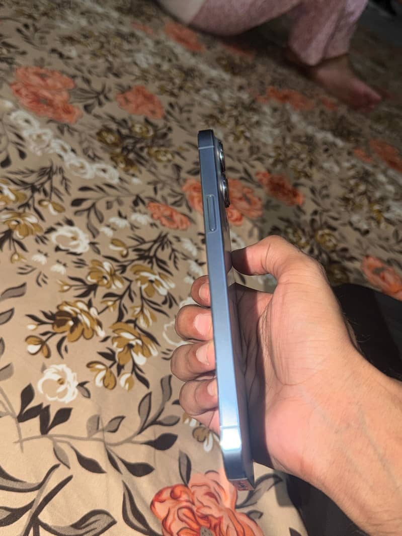 Apple iPhone 13 Pro Max 12