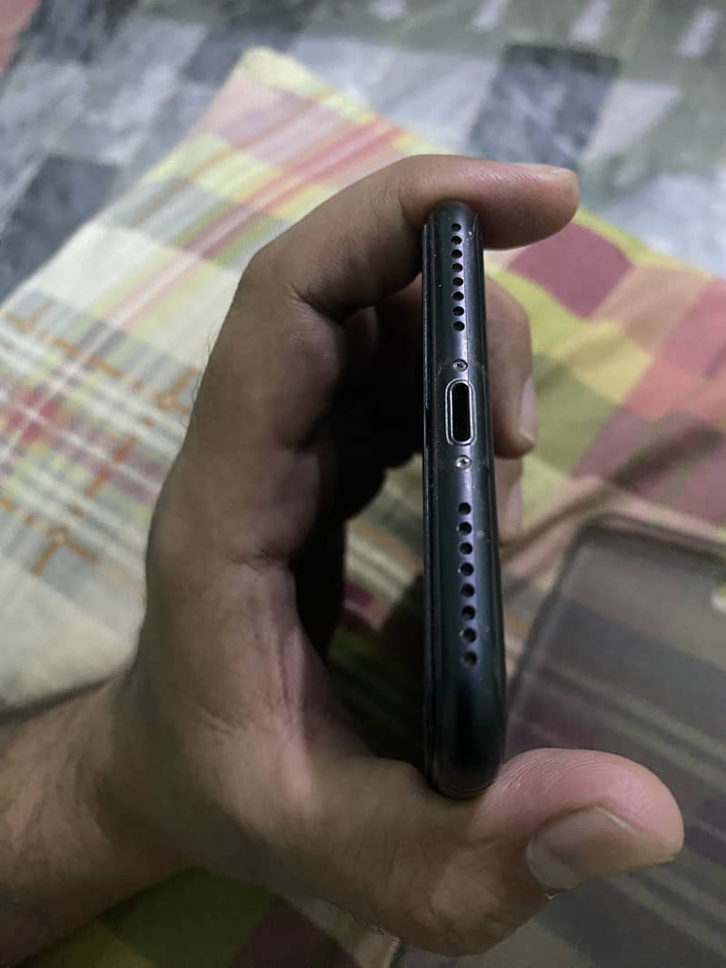 Apple iPhone 7 Plus 0