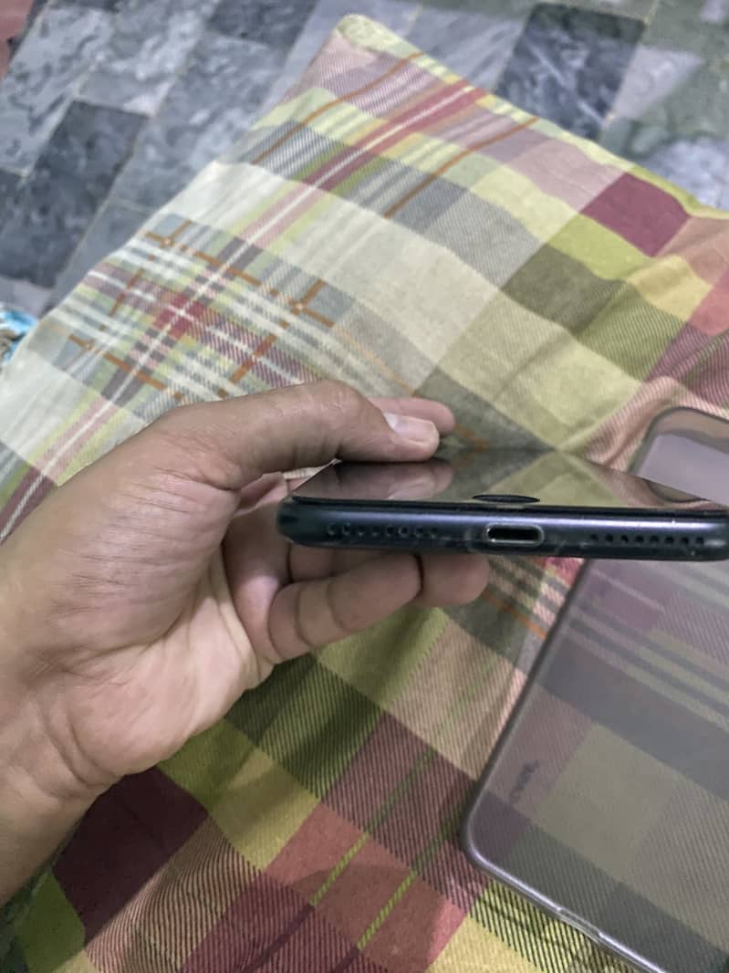 Apple iPhone 7 Plus 1