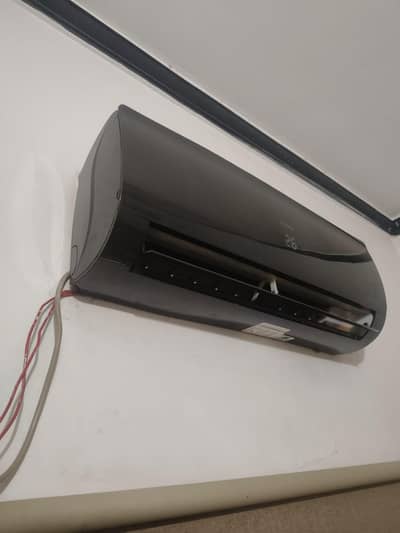 Haier 1 Ton DC Invertor