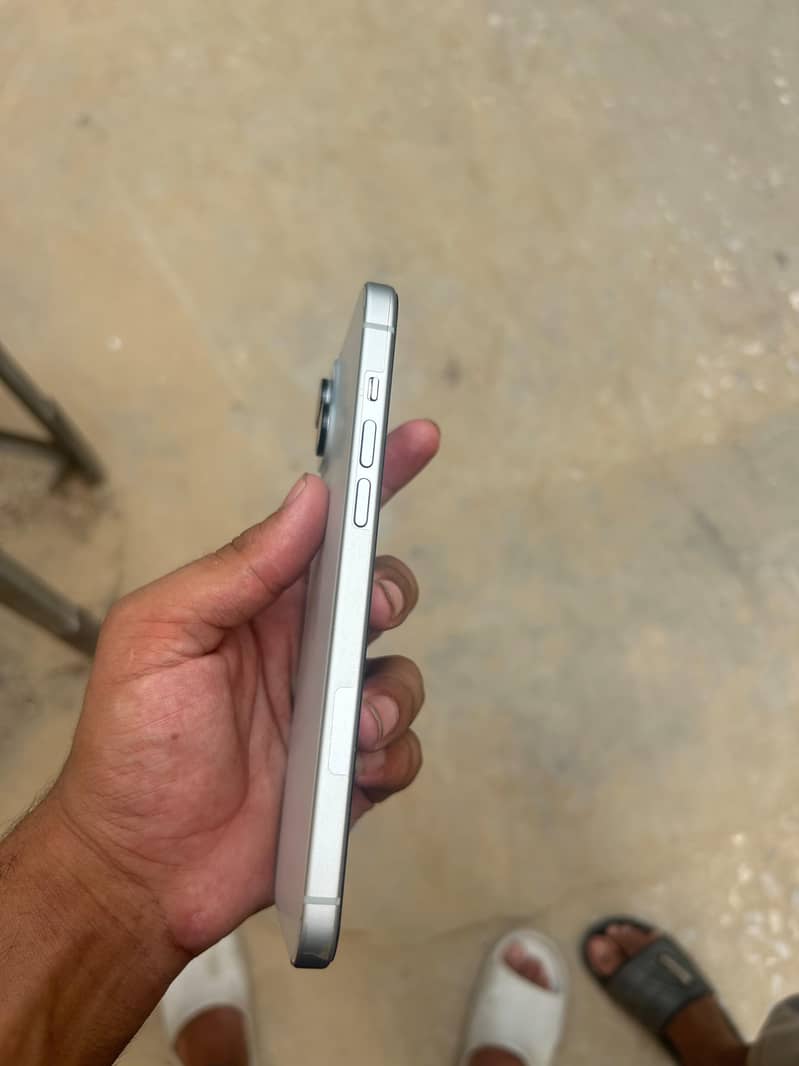 Apple iPhone 15 plus 3