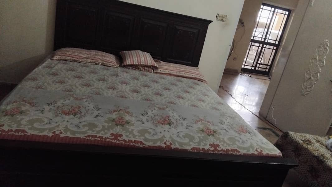 solid wood bed set with spring mattress ,dressing table, side table , 2