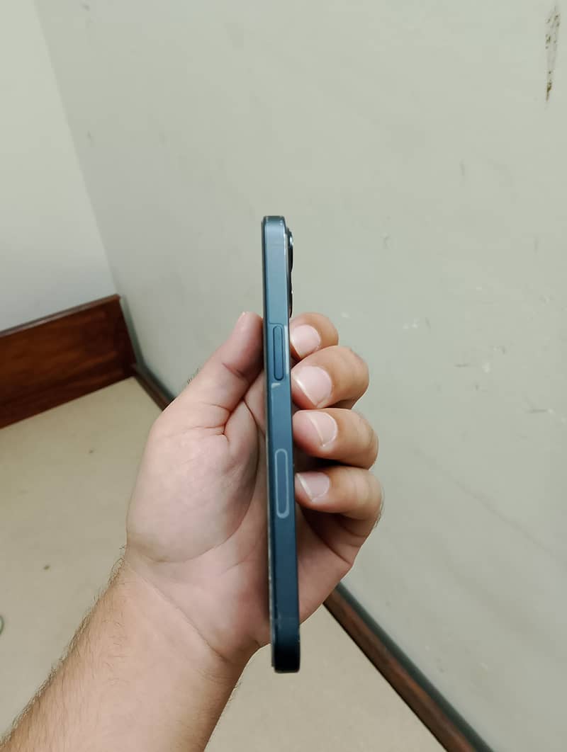 Apple iPhone 13 3