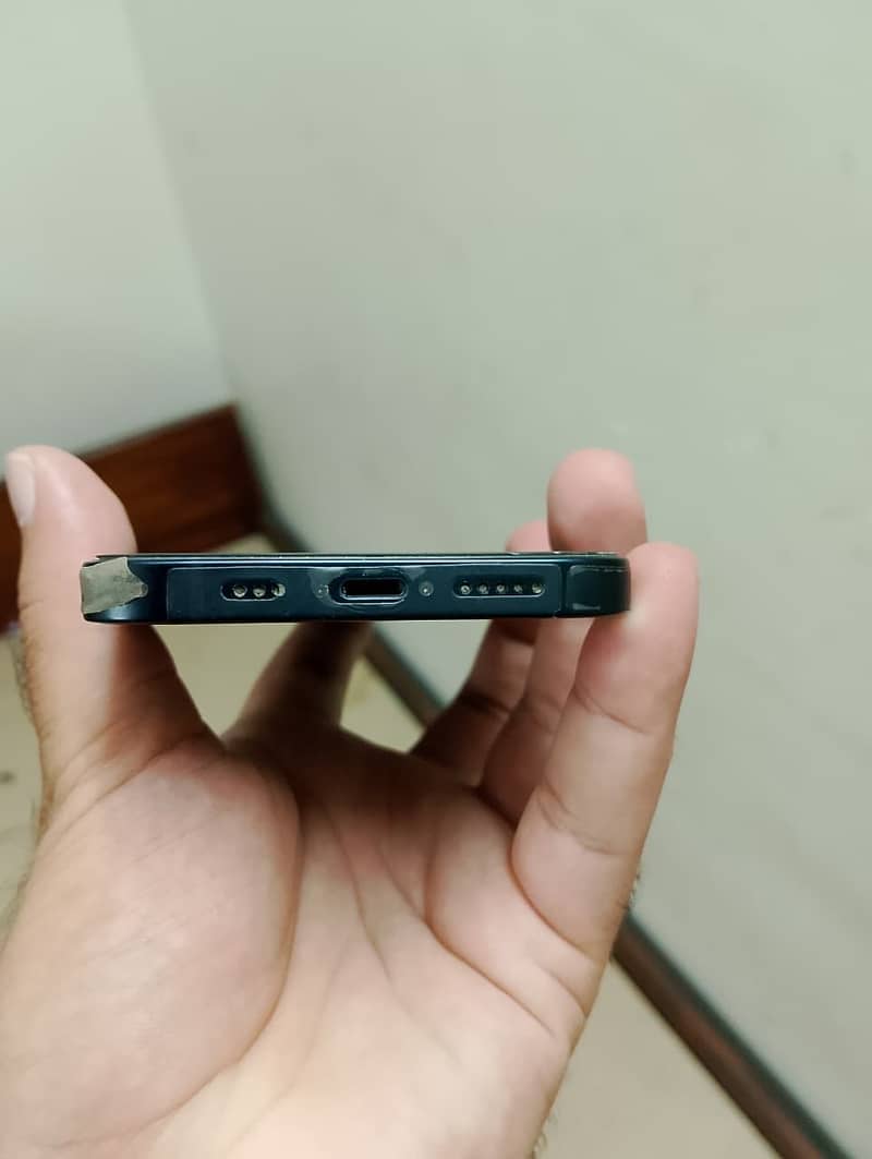 Apple iPhone 13 4